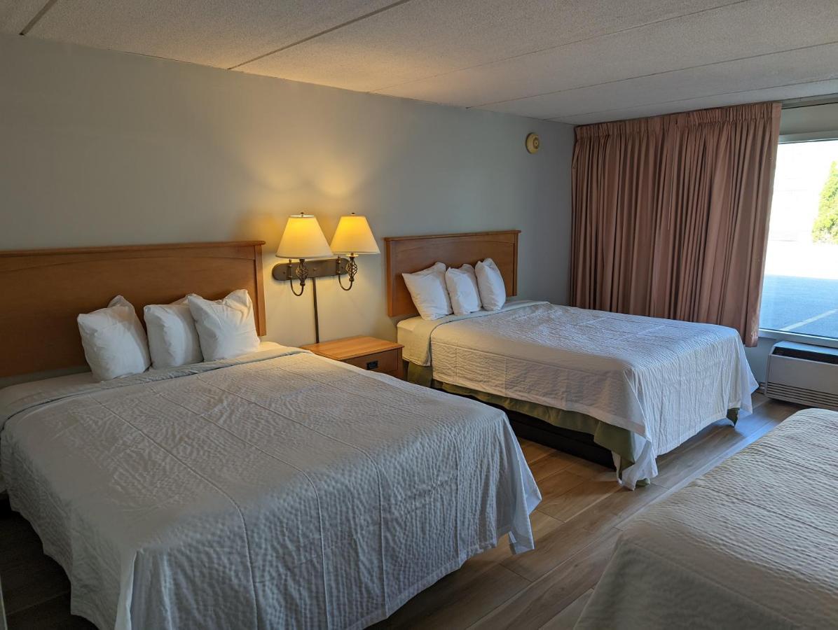 Days Inn By Wyndham Birch Run Exteriör bild