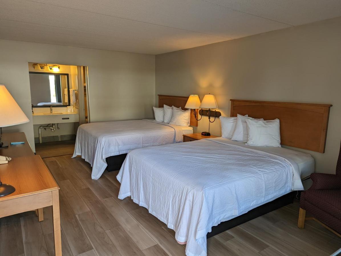 Days Inn By Wyndham Birch Run Exteriör bild