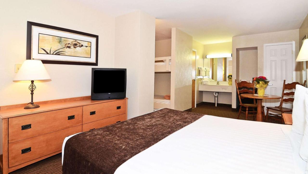 Days Inn By Wyndham Birch Run Exteriör bild