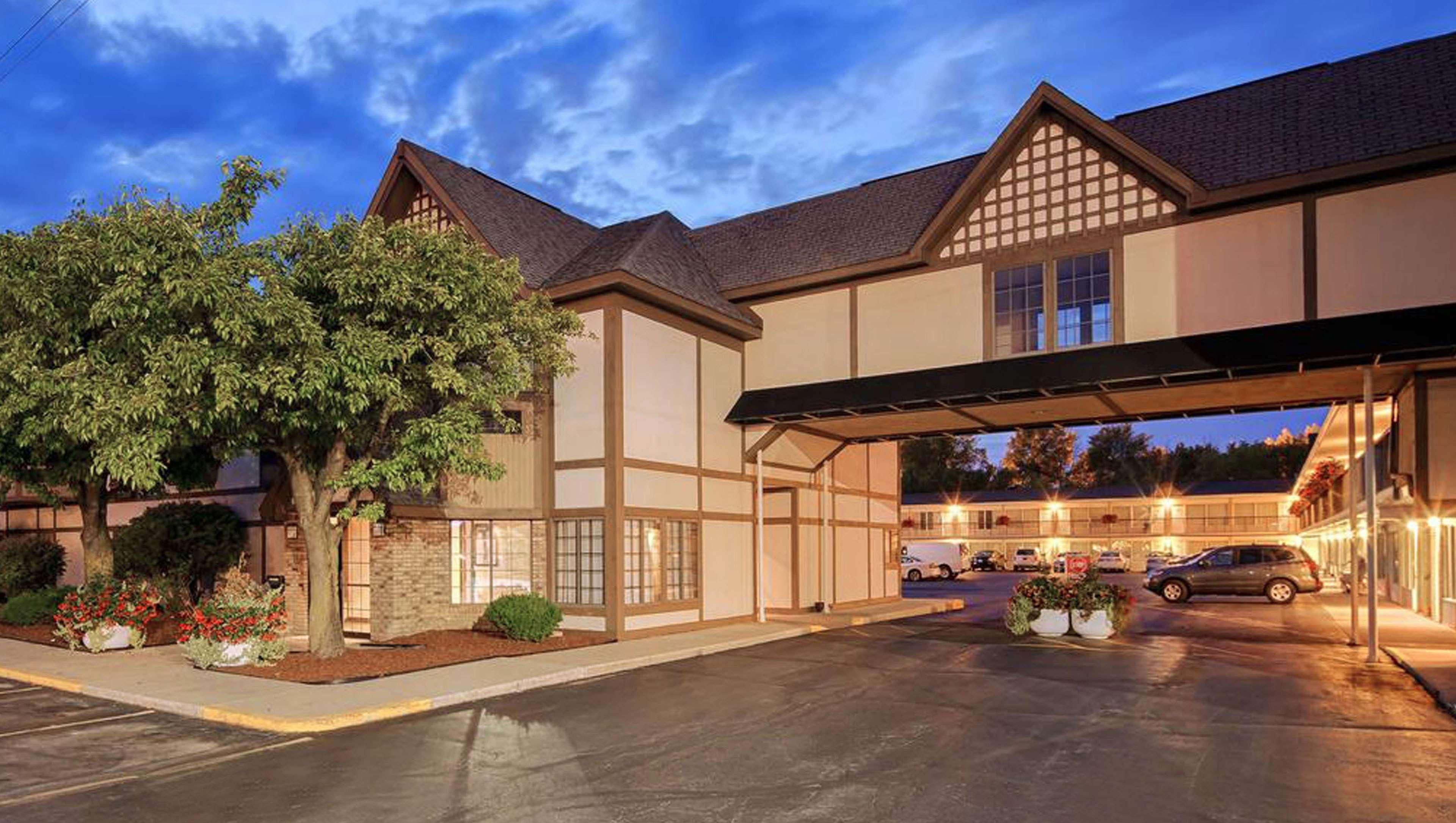 Days Inn By Wyndham Birch Run Exteriör bild