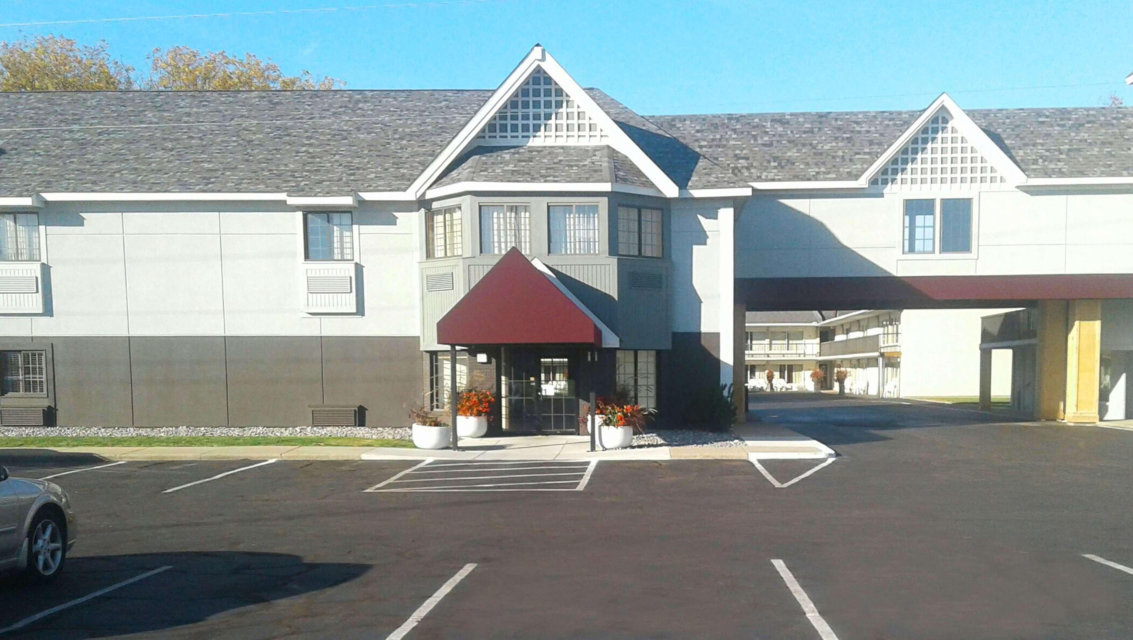 Days Inn By Wyndham Birch Run Exteriör bild