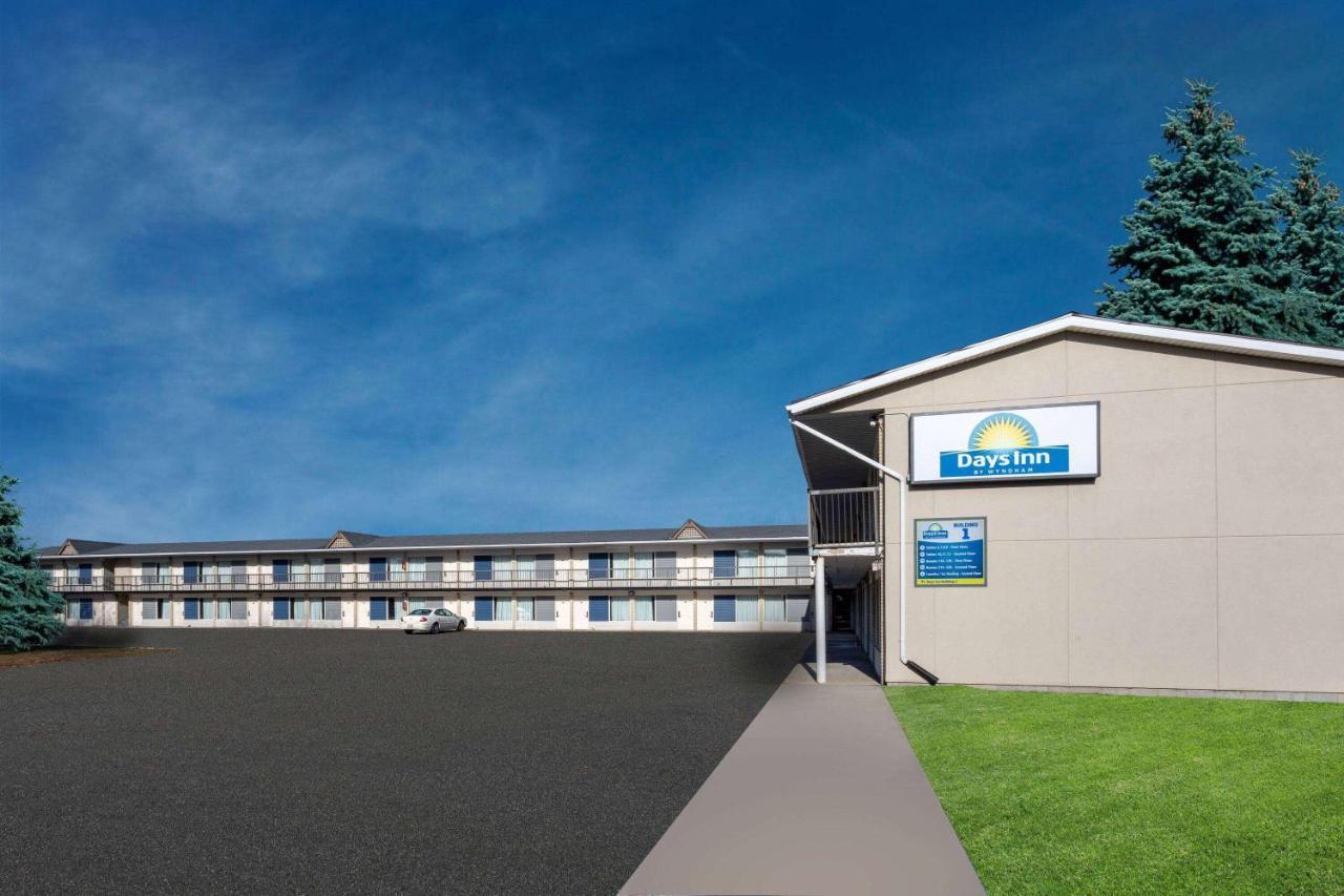 Days Inn By Wyndham Birch Run Exteriör bild