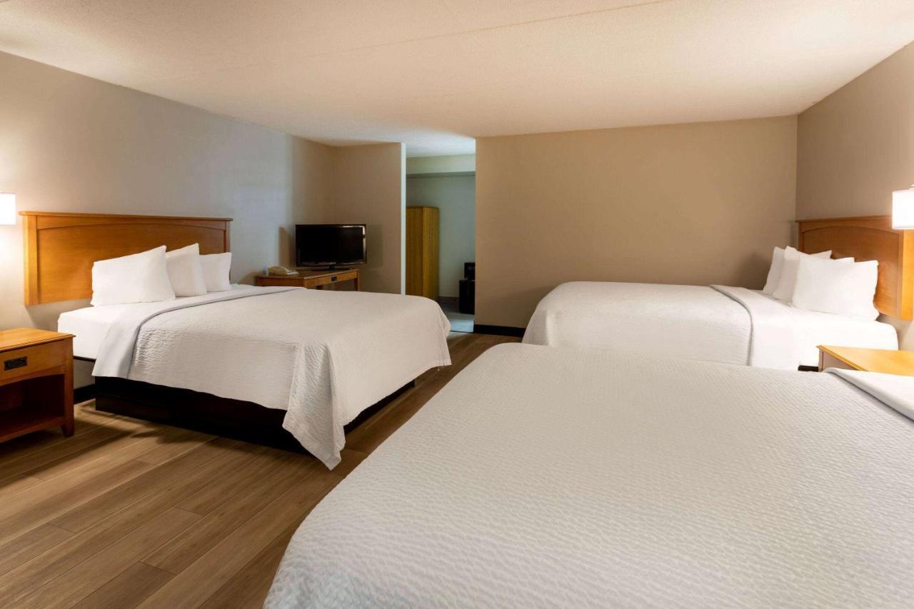Days Inn By Wyndham Birch Run Exteriör bild